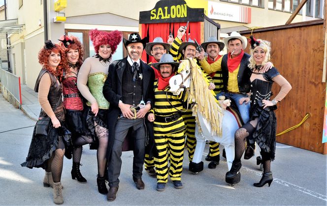 Lucky Luke mit Gefolge war auch mit von der Partie in Jenbach.