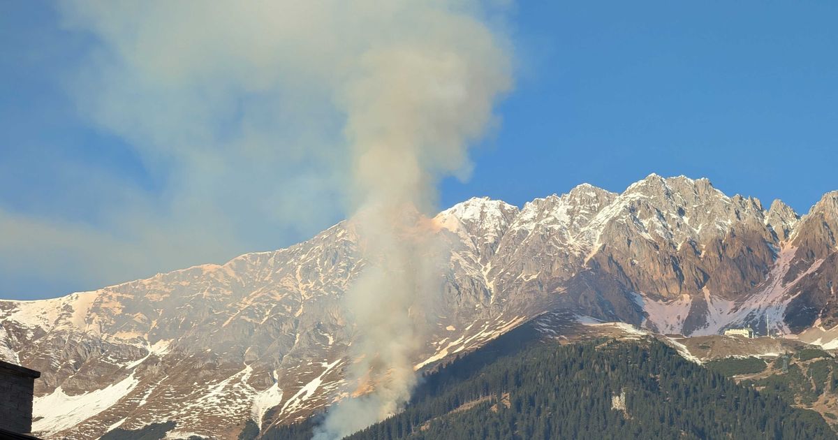 Waldbrand-auf-der-Nordkette-ausgebrochen-Starke-Rauchentwicklung-ber-Innsbruck