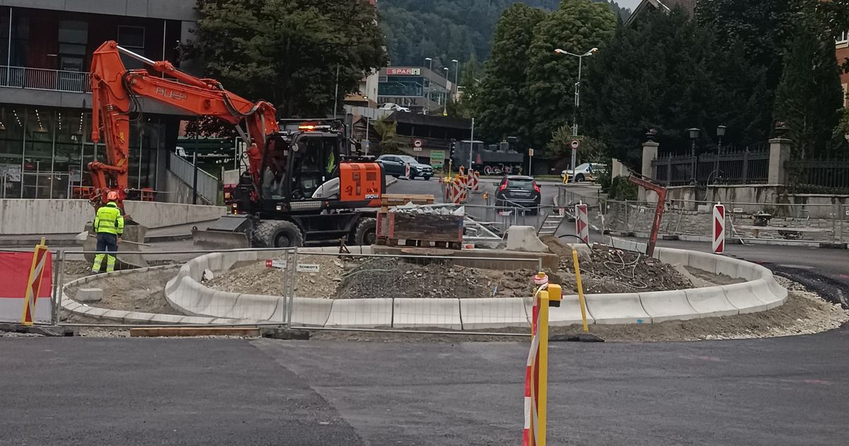 Warum-der-Jenbacher-Kreisel-w-hrend-des-Umbaus-nochmals-umgebaut-werden-musste