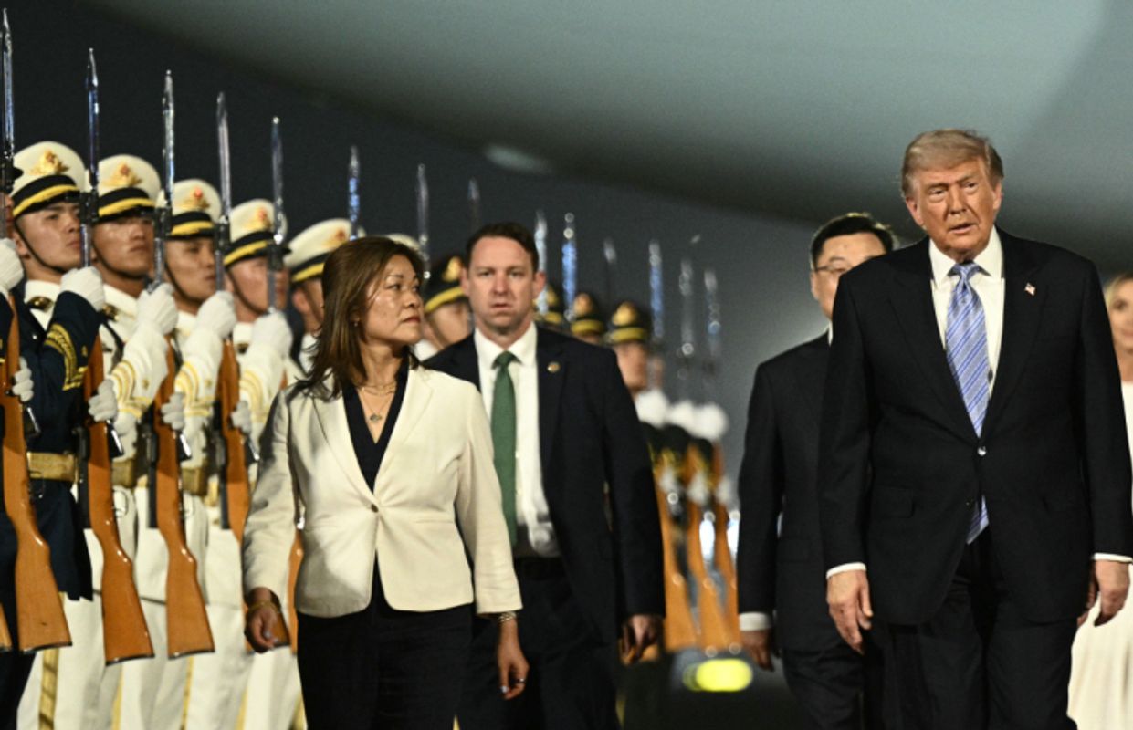 US-Präsident Trump in Peking empfangen