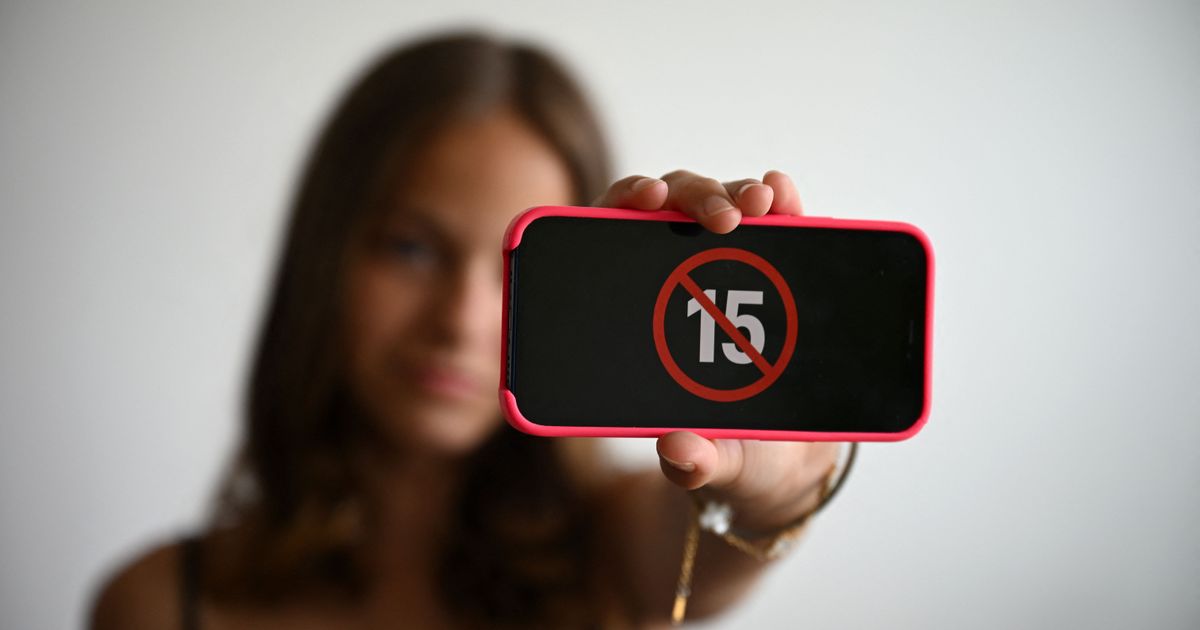 France bans social media for under-15s