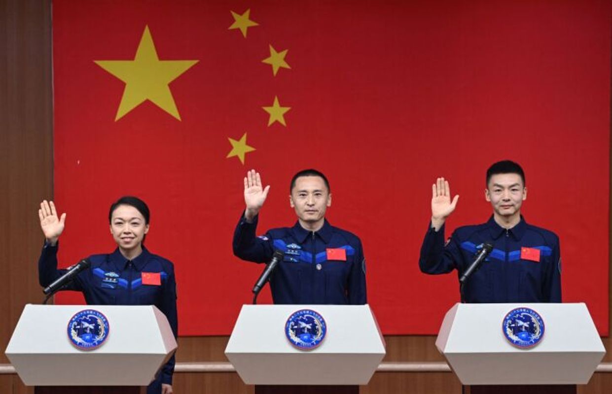 China schickt Astronauten für Rekord-Jahr ins All