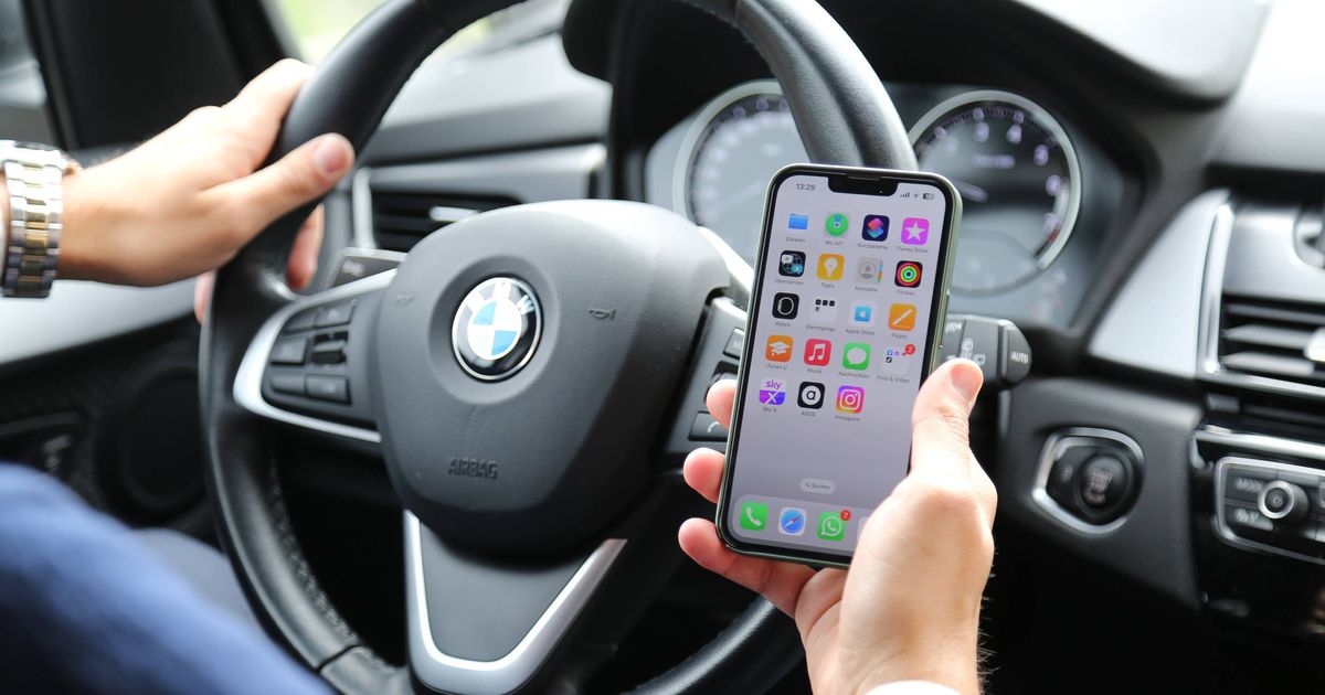 Tiroler-bek-mpfte-erfolgreich-Strafe-wegen-Halten-von-Handy-bei-der-Fahrt