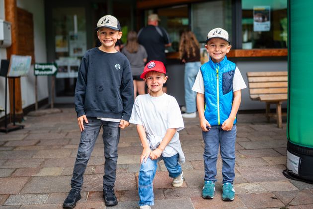Lukas, Toni und Jakob waren schon bei der Ankunft kaum zu halten.