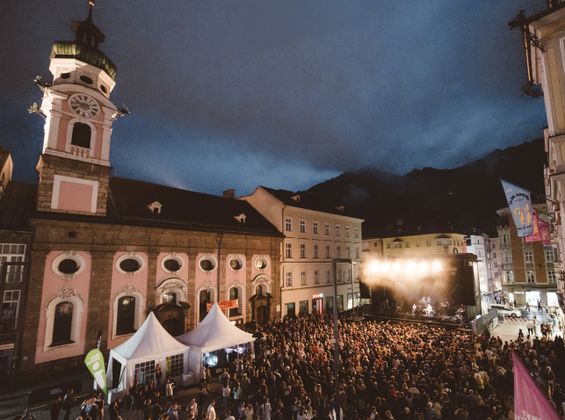 Super Kulisse bei Manu Delago