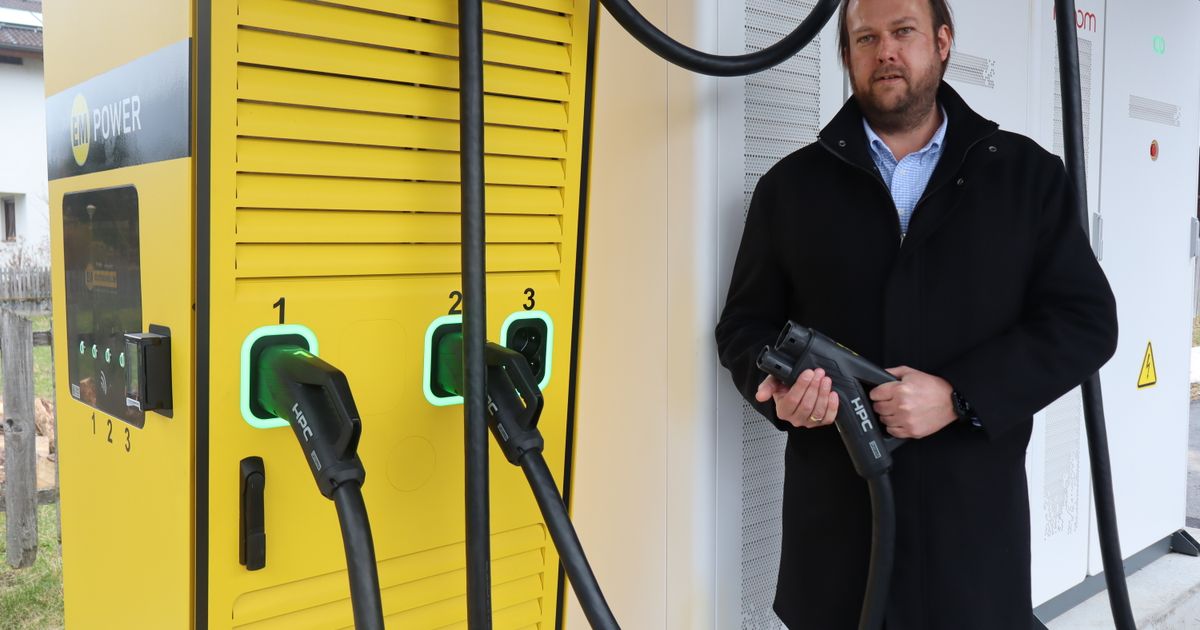 Landecker-Rekord-Tankstelle-Ist-das-die-schnellste-Lades-ule-im-Talkessel-