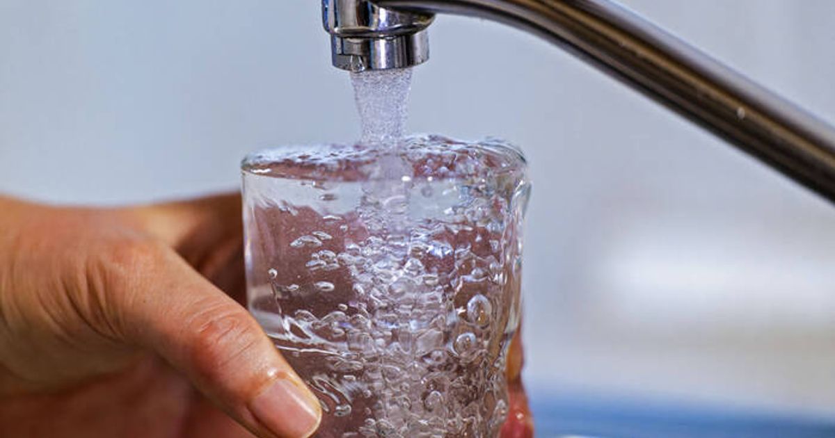 Mit H2O gesund durch den Sommer: Wie viel Wasser braucht der Mensch?