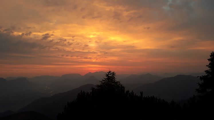 Sonnenaufgangswanderung auf den Gratlspitz von der Holzalm aus.
