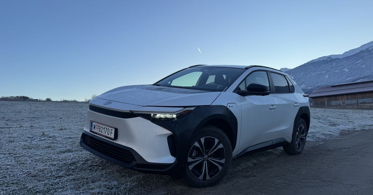 Toyota-bZ4X-AWD-Charakterkopf-mit-Licht-und-Schatten