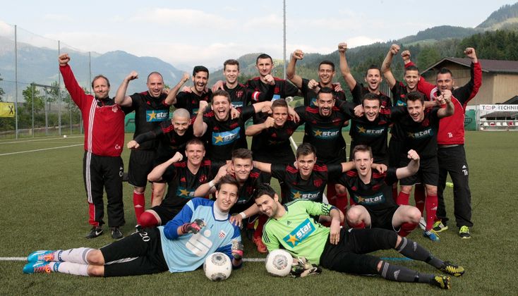 Gebietsliga Ost: Nach 21 Runden kürte sich Wörgl bereits zum Meister, daher feiern die Unterländer rund um Kapitän Florian Konrad und Torjäger Serif Husic (20 Treffer) seit fast sechs Wochen, wie Coach Denis Husic berichtete.