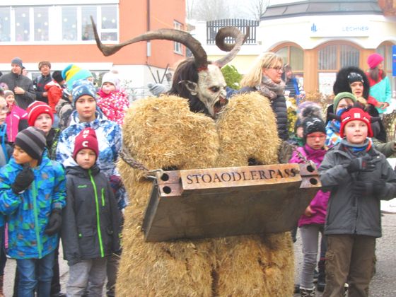 Perchten Stoaodlerpass in Münster.