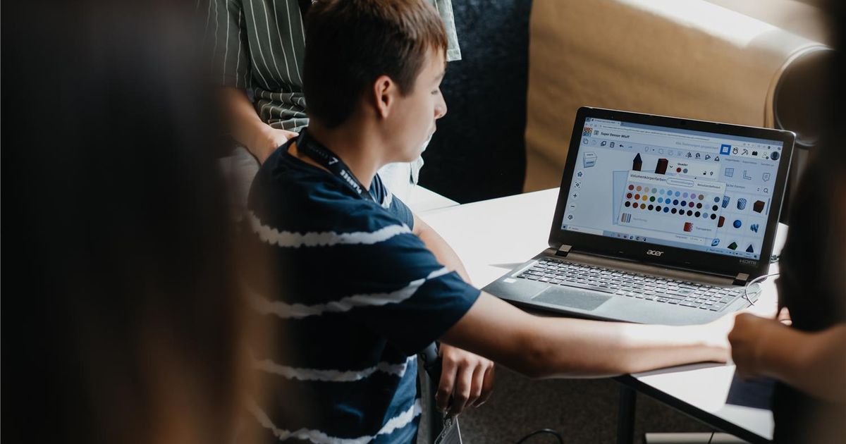 Sommerferien-mal-anders-Plansee-ffnet-jungen-Technikfans-T-ren-zur-Hightech-Welt