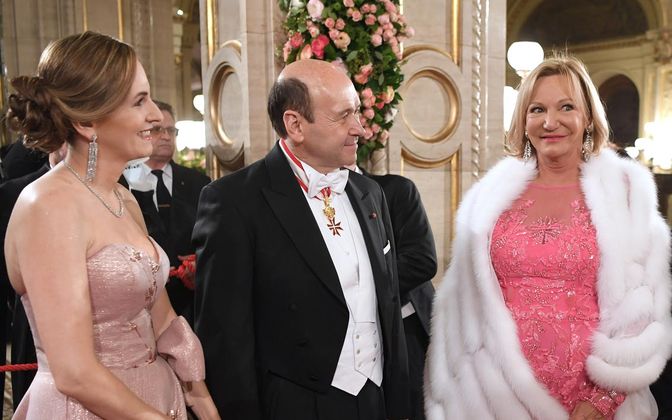 Opernball-Organisatorin Maria Großbauer und Staatsoperndirektor Dominique Meyer begrüßten Ingrid Flick.