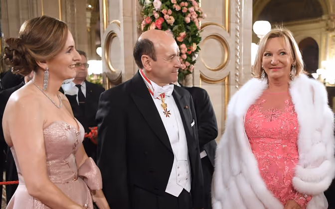 Opernball-Organisatorin Maria Großbauer und Staatsoperndirektor Dominique Meyer begrüßten Ingrid Flick.