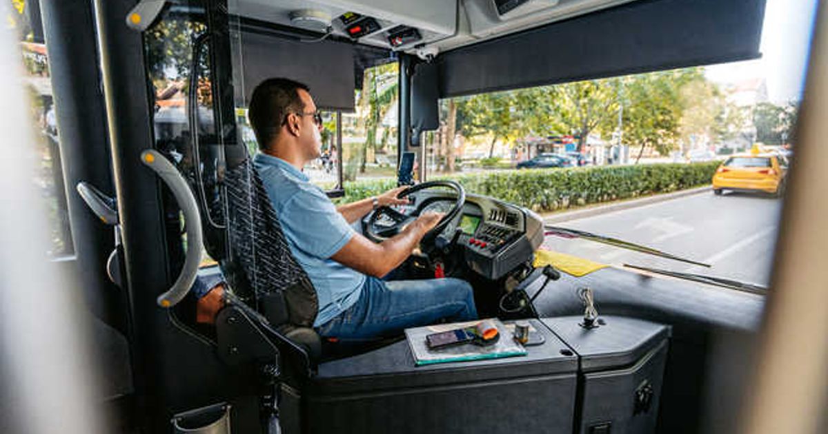 Jugendlichen-mit-Rad-nicht-einsteigen-lassen-Der-Fahrer-hat-im-Bus-in-allen-Belangen-das-Sagen