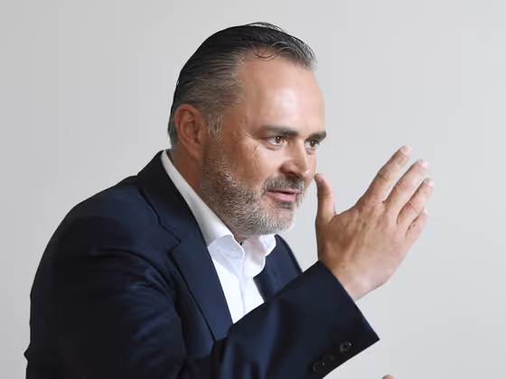 "Da können's lange warten, die werden net kommen. Die verstehen nur eine Sprache - die der Staatsanwaltschaft." - Ihr Vorgänger Hans Peter Doskozil hat schon seine Erfahrungen gemacht ...