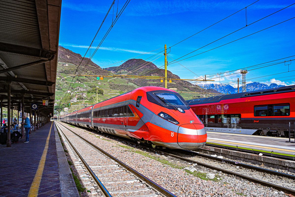 Verspätungen auf Bahnstrecke zwischen Verona und Brenner: Trenitalia vermutet Brandstiftung