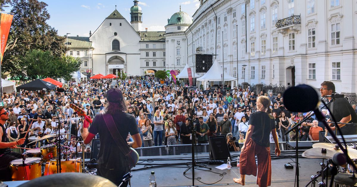 Festivalstimmung-in-Innsbruck-Rapperin-Spilif-auf-der-Bridge-Beat-B-hne