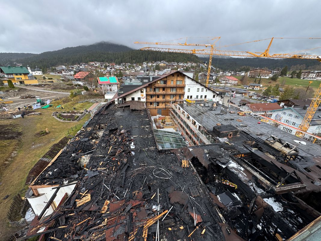 Großbrand zerstörte Hotel Klosterbräu in Seefeld, Aufräumarbeiten angelaufen