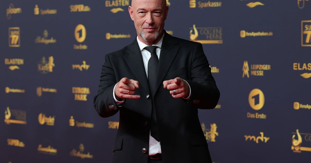 Der-Graf-st-rzte-bei-Unheilig-Comeback-kopf-ber-von-der-B-hne