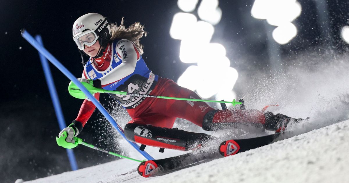 Truppe-und-zwei-junge-Tirolerinnen-zeigten-bei-n-chster-Slalom-Show-von-Shiffrin-auf