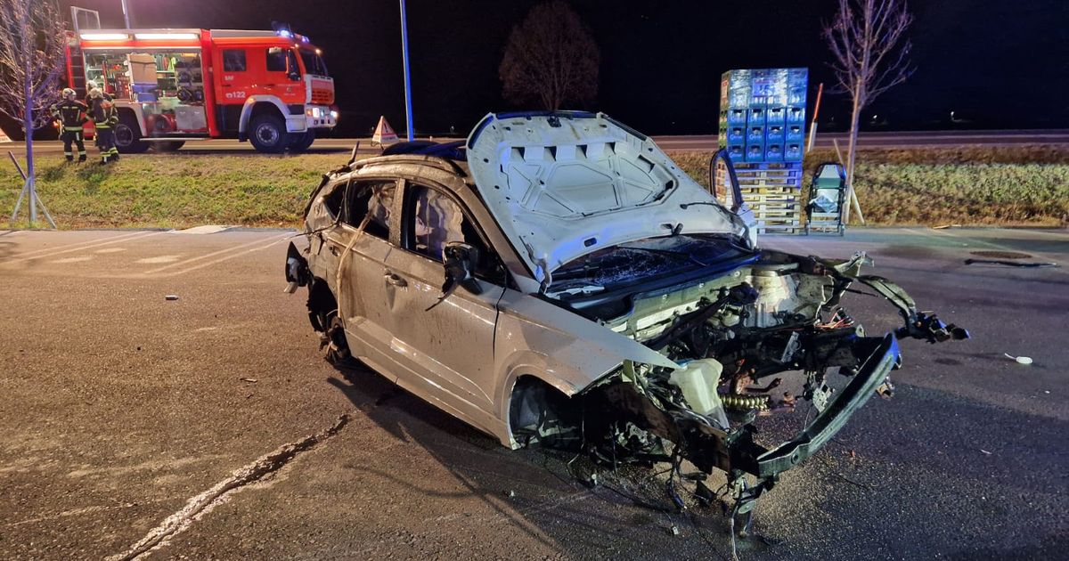 Autobatterie-flog-durch-Scheibe-30-J-hriger-in-Lienz-verlor-Kontrolle-ber-sein-Fahrzeug