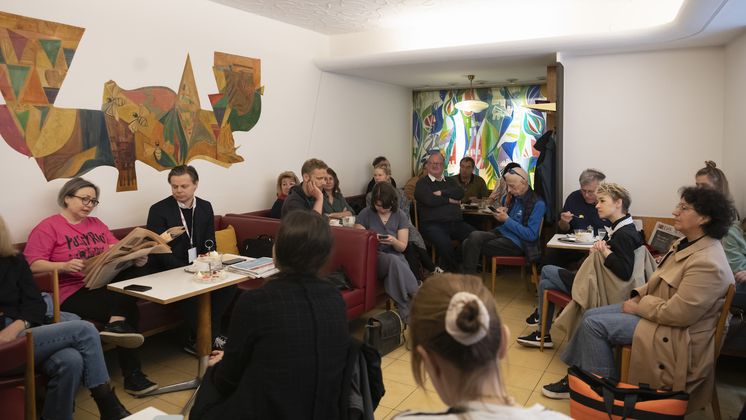 Samstagfrüh im Innsbrucker Cafe Munding: Pressefrühstück mit Daniela Kraus, Generalsekretärin des Presseclubs Concordia, und Rainer Schüller, stellvertretender der Tageszeitung "Der Standard".