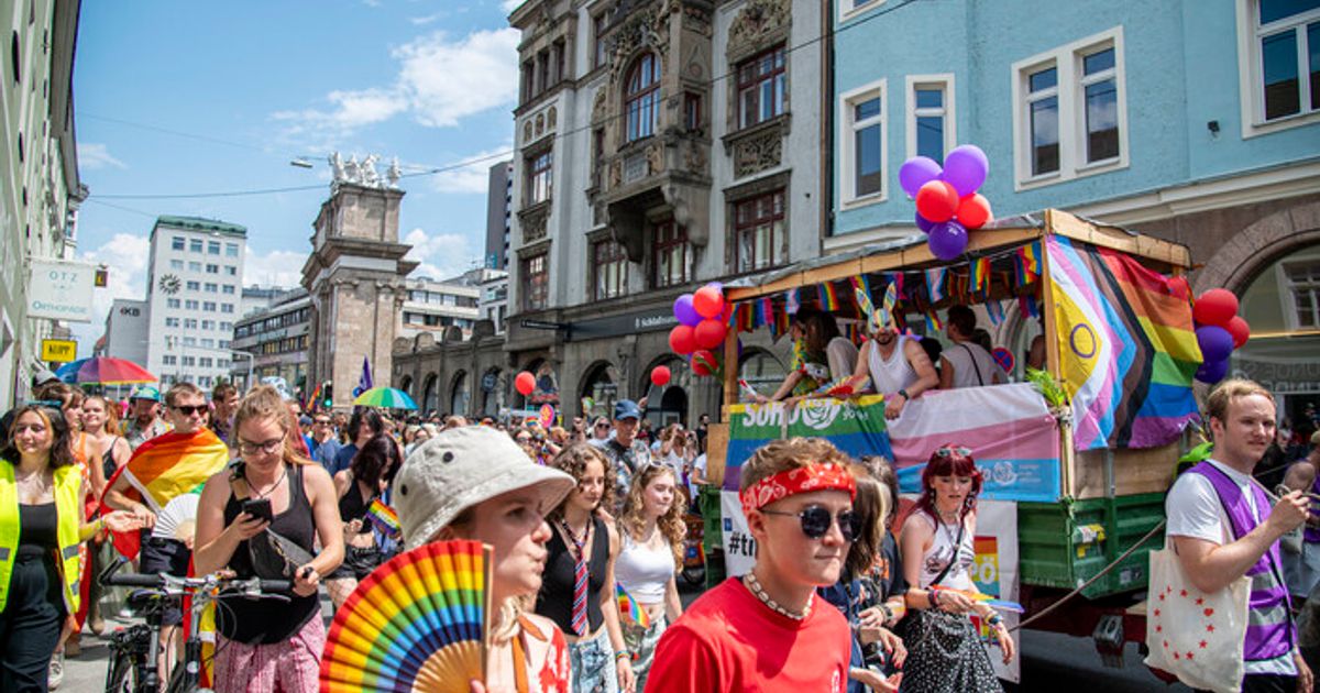 Pride-Tirol-zieht-heute-gegen-Hetze-und-Hass-durch-Innsbruck