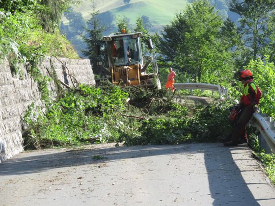 Aufräumen in Hopfgarten am Montagmorgen.