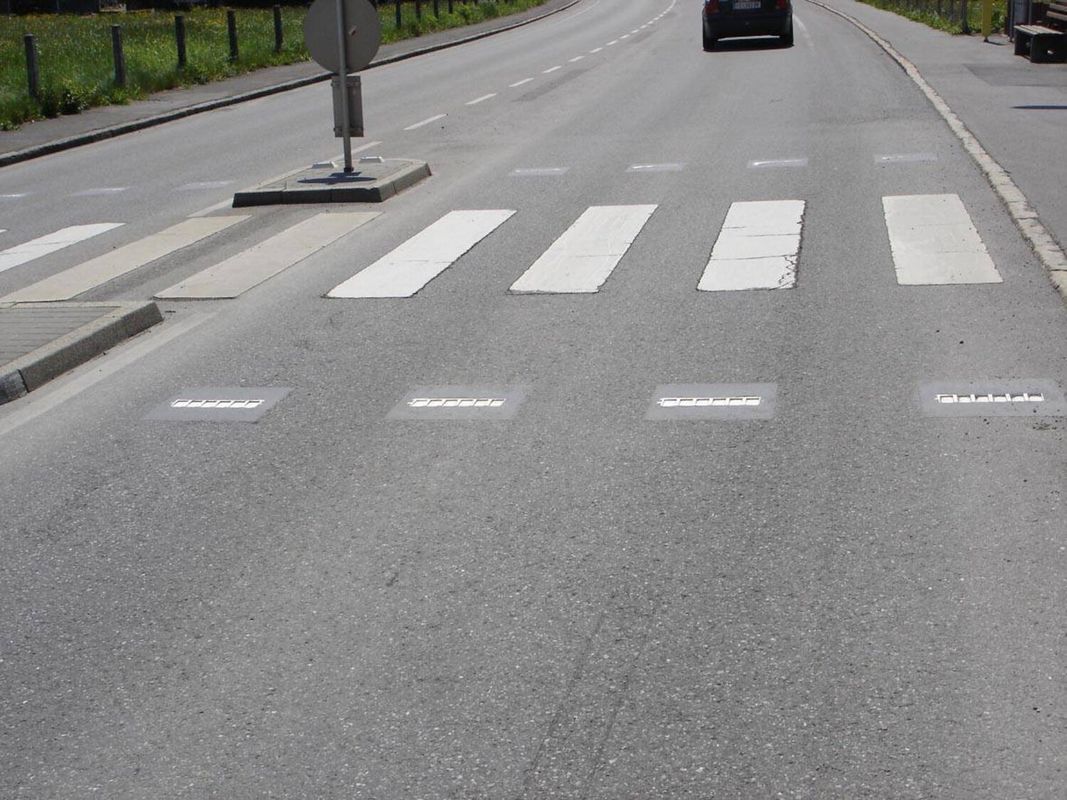 Radfahrer gab Fußgängerin nach Unfall falsche Nummer: Polizei sucht ZeugInnen