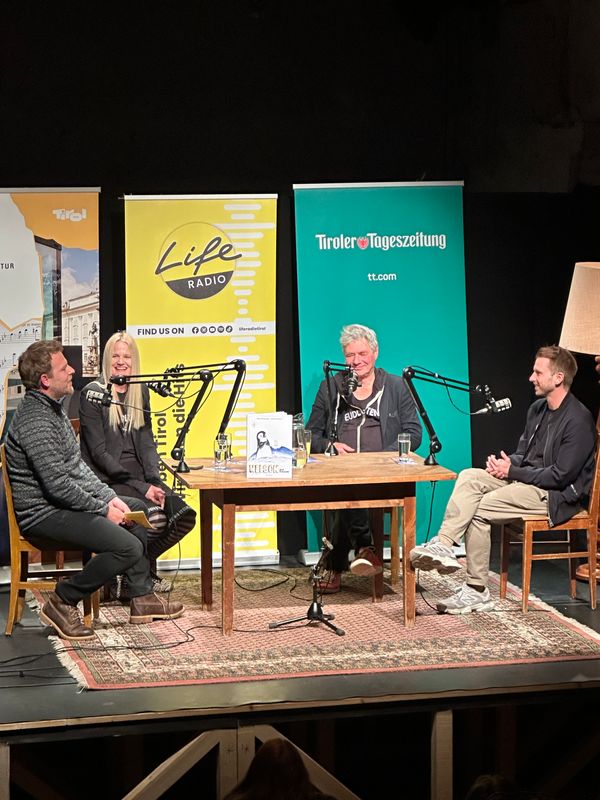 Theater statt Heu: „Ruptur“ zu Gast beim Steudltenn in Uderns