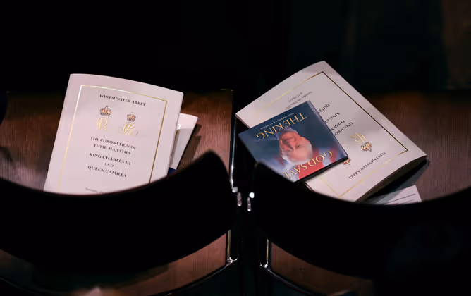 Tradition und Moderne: Der Krönungsgottesdienst dauerte gut zwei Stunden.