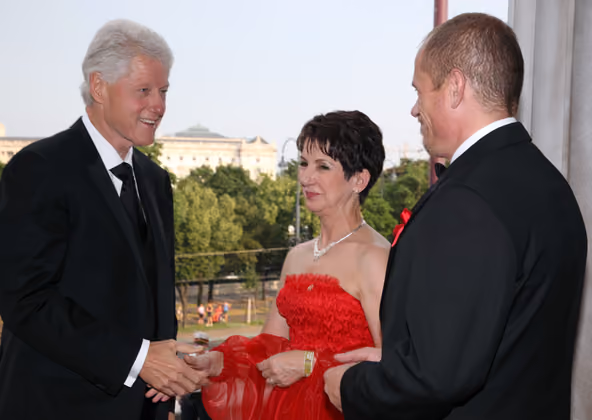Life Ball 2010: Bill Clinton mit der verstorbenen Nationalratspräsidentin Barbara Prammer (mitte).
