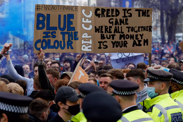 Heftiger Protest an der Stamford Bridge.