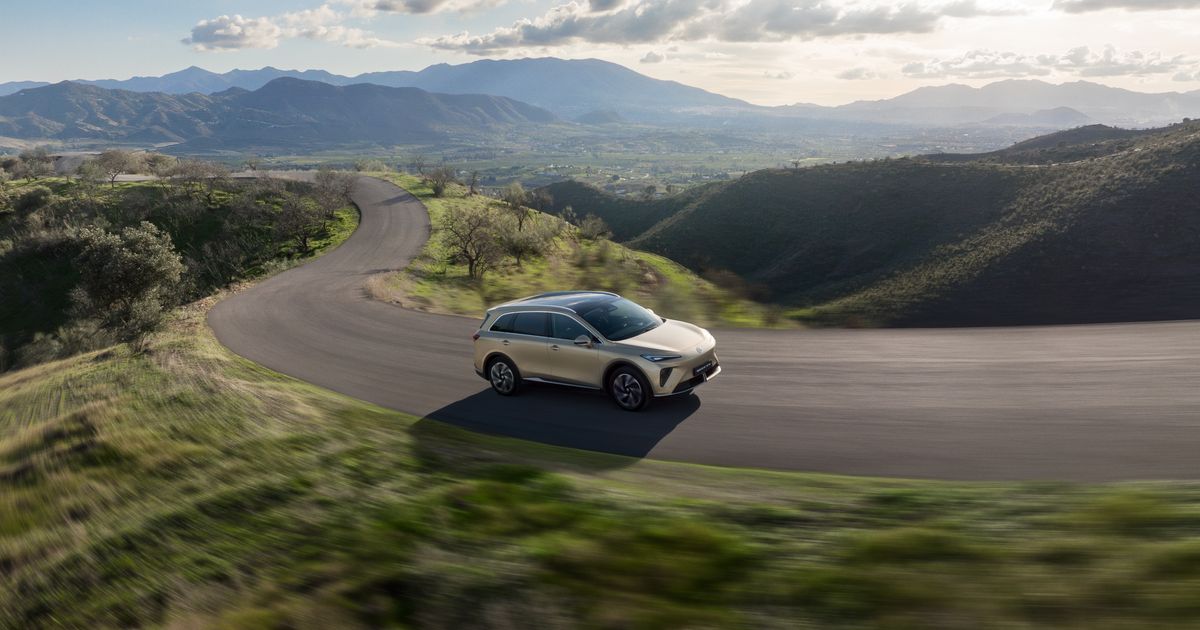 Neues-Elektroauto-rollt-zu-den-MG-Motor-H-ndlern-der-mittelgro-e-MGS6