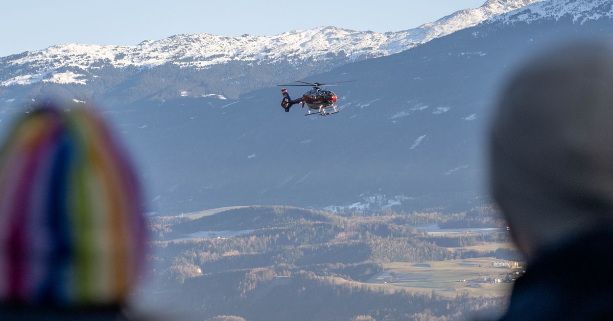 L-scharbeiten-auf-der-Innsbrucker-Nordkette-unterbrochen-Kontrollflug-am-Abend
