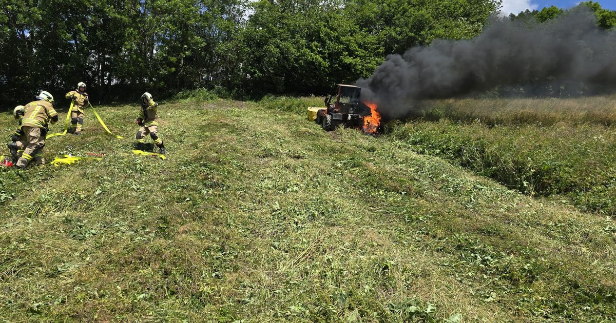 Caught fire during haymaking: Mowing tractor burns out completely in ...