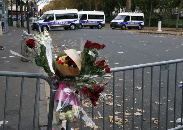Am nächsten Morgen gedachten viele Pariser den Opfern der Terroranschläge.