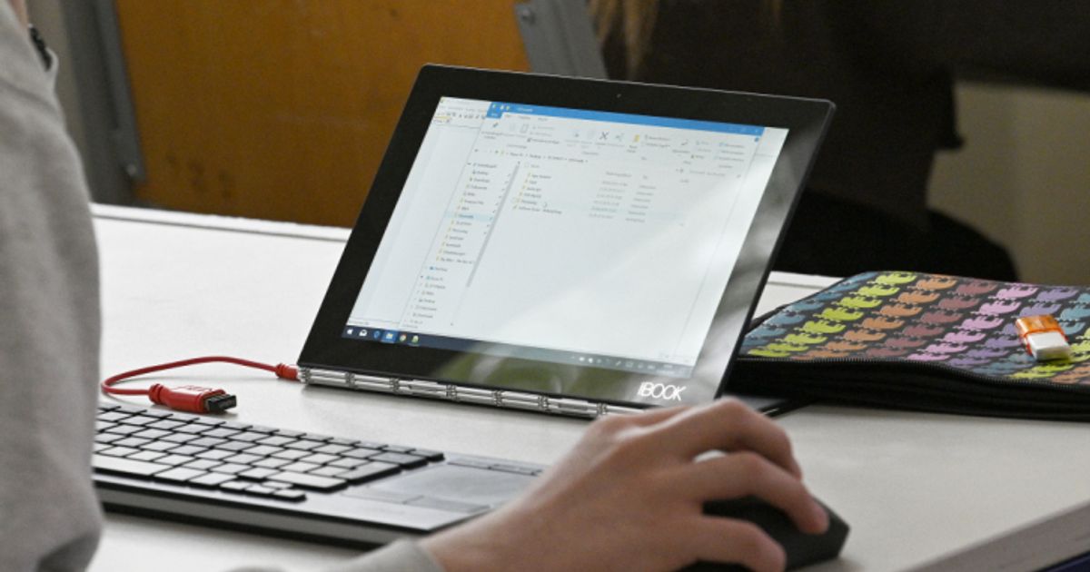 Sch-lerlaptops-bekommen-jetzt-besseren-Jugendschutz