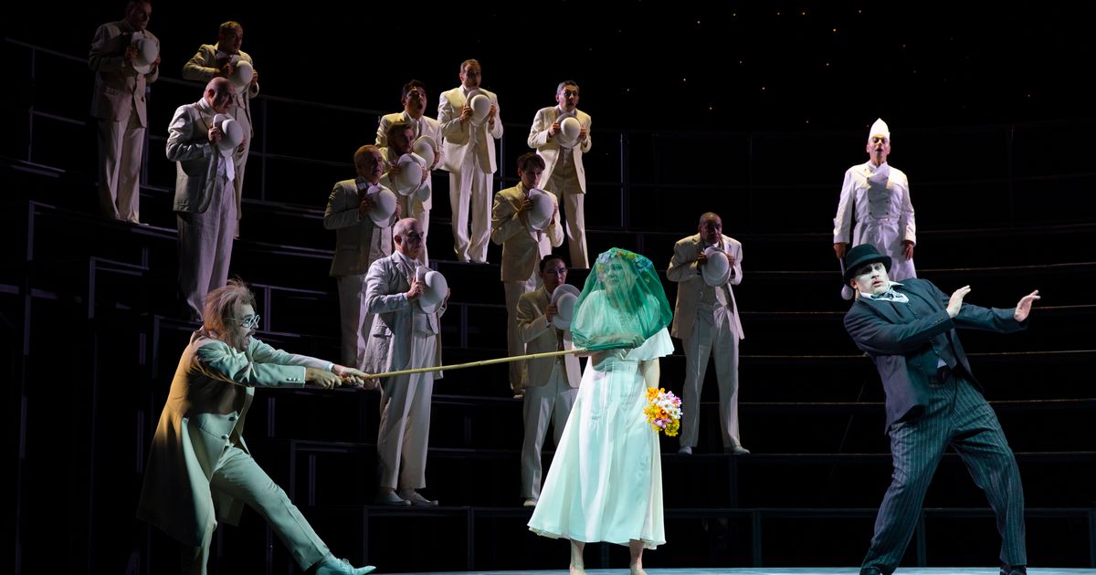 Viele-Pl-tze-bei-Premiere-leer-Die-Angst-des-Tiroler-Publikums-vor-neuen-T-nen