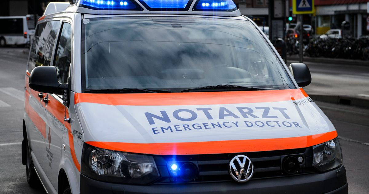 Motorradfahrer-prallte-bei-berholvorgang-in-Westendorf-in-Gegenverkehr