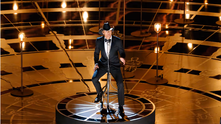 Country-Star Tim McGraw sang "I'm Not Gonna Miss You" von Glenn Campbell.