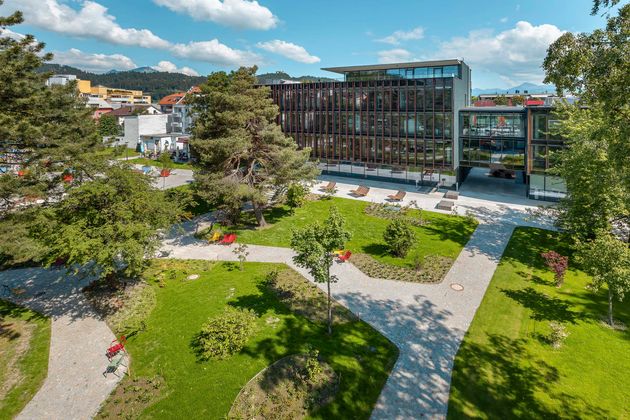 Der moderne Campus kann bei einer Infotour vor Studienbeginn im Herbst nochmal besichtigt werden.