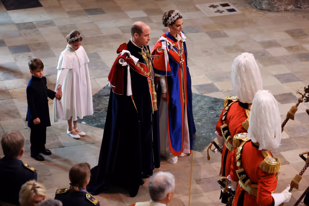 Prinz William und Prinzessin Kate kamen mit Tochter Charlotte und Prinz Louis in die Kathedrale.