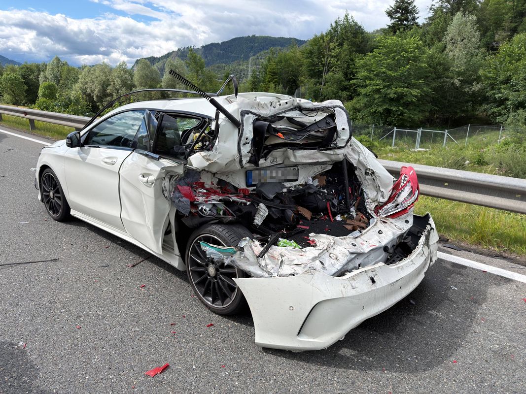 Unfall auf Fernpassstraße: Pkw geriet in Gegenverkehr und kollidierte mit zwei Fahrzeugen