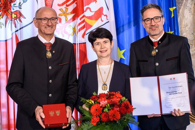 Verleihung Ehrenzeichen an Elisabeth Rathgeb, Direktorin der Caritas der Diözese Innsbruck.