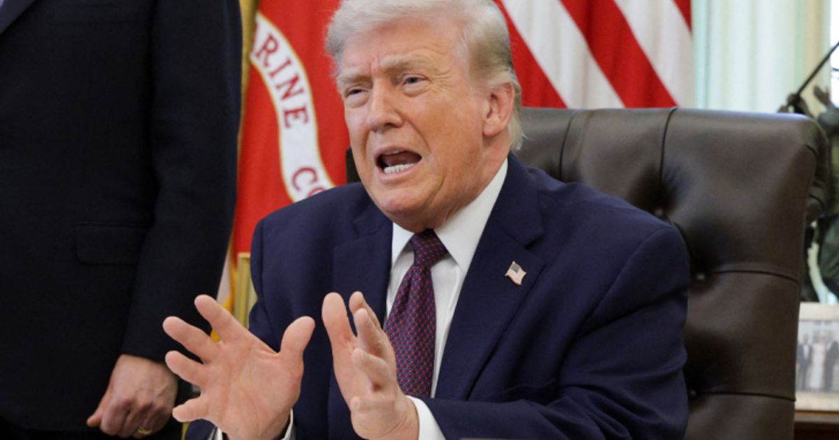 Trump-gibt-Pressekonferenz-mit-Armeevertretern