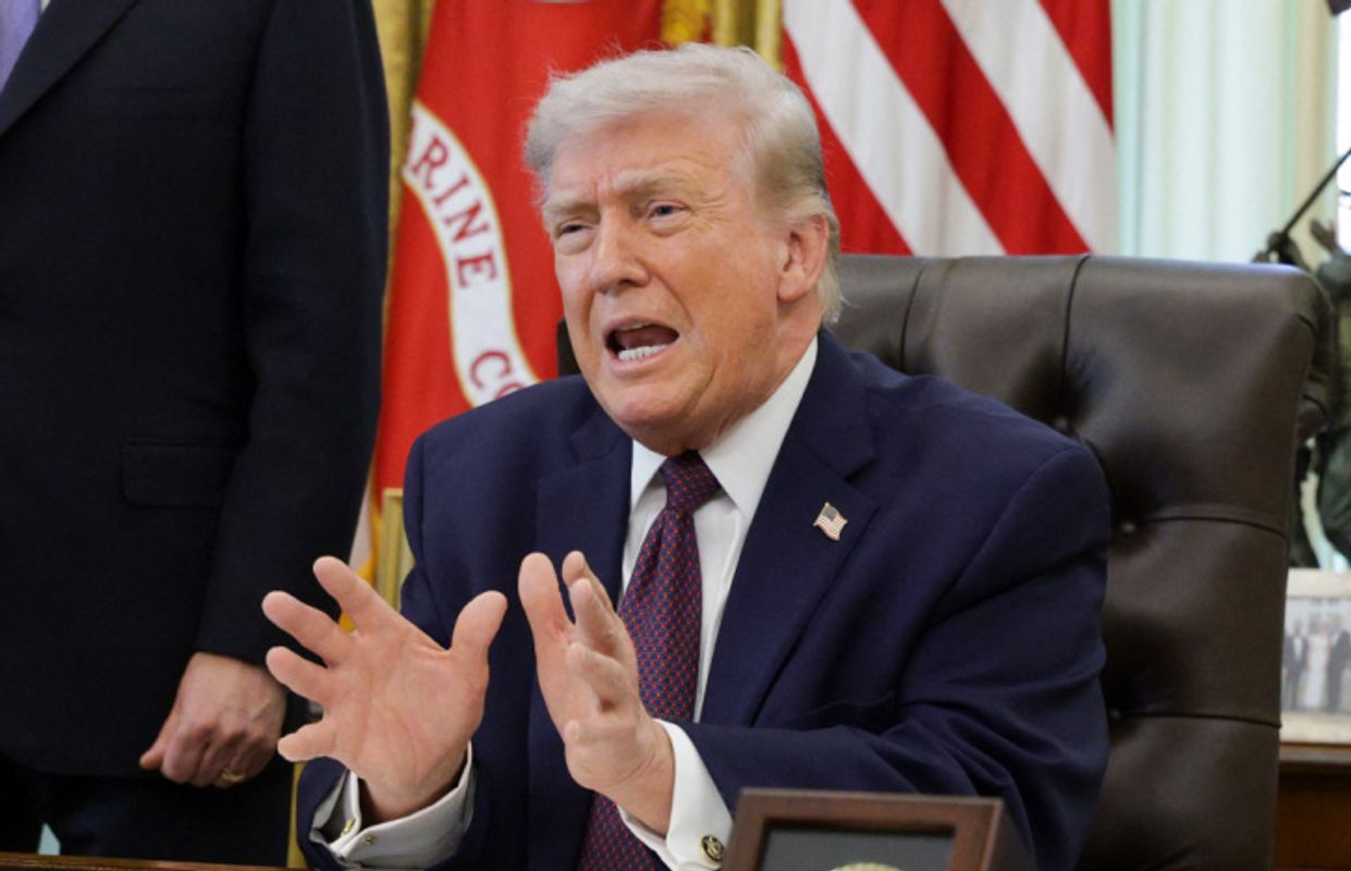 Trump gibt Pressekonferenz mit Armeevertretern