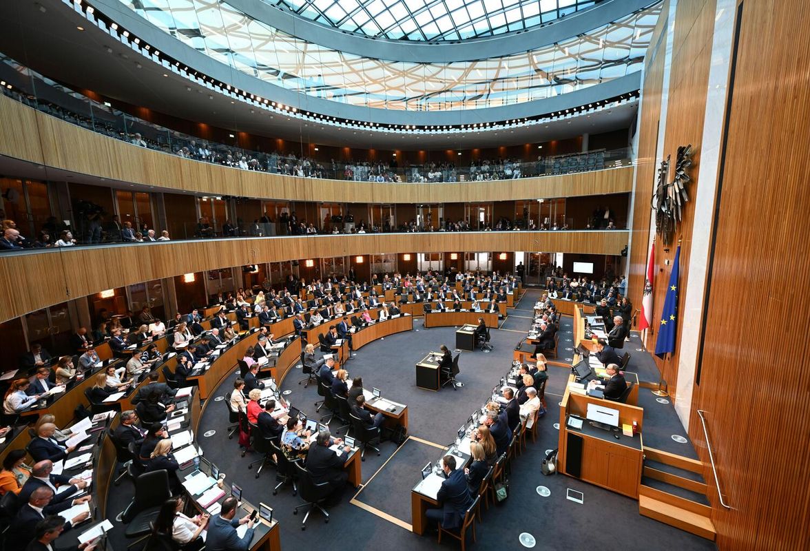Jetzt live: Marterbauer präsentierte Budgetpläne, Debatte im