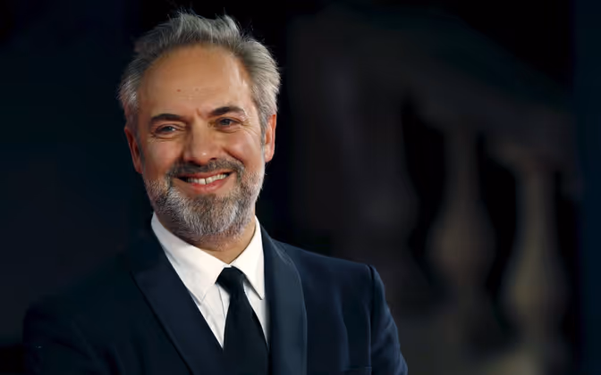 "Spectre"-Regisseur Sam Mendes hoffte, dass die Bond-Fans den Film mögen. "Ich bin sehr stolz. Da stecken zweieinhalb Jahre Arbeit drin. Wir haben Blut geschwitzt."
